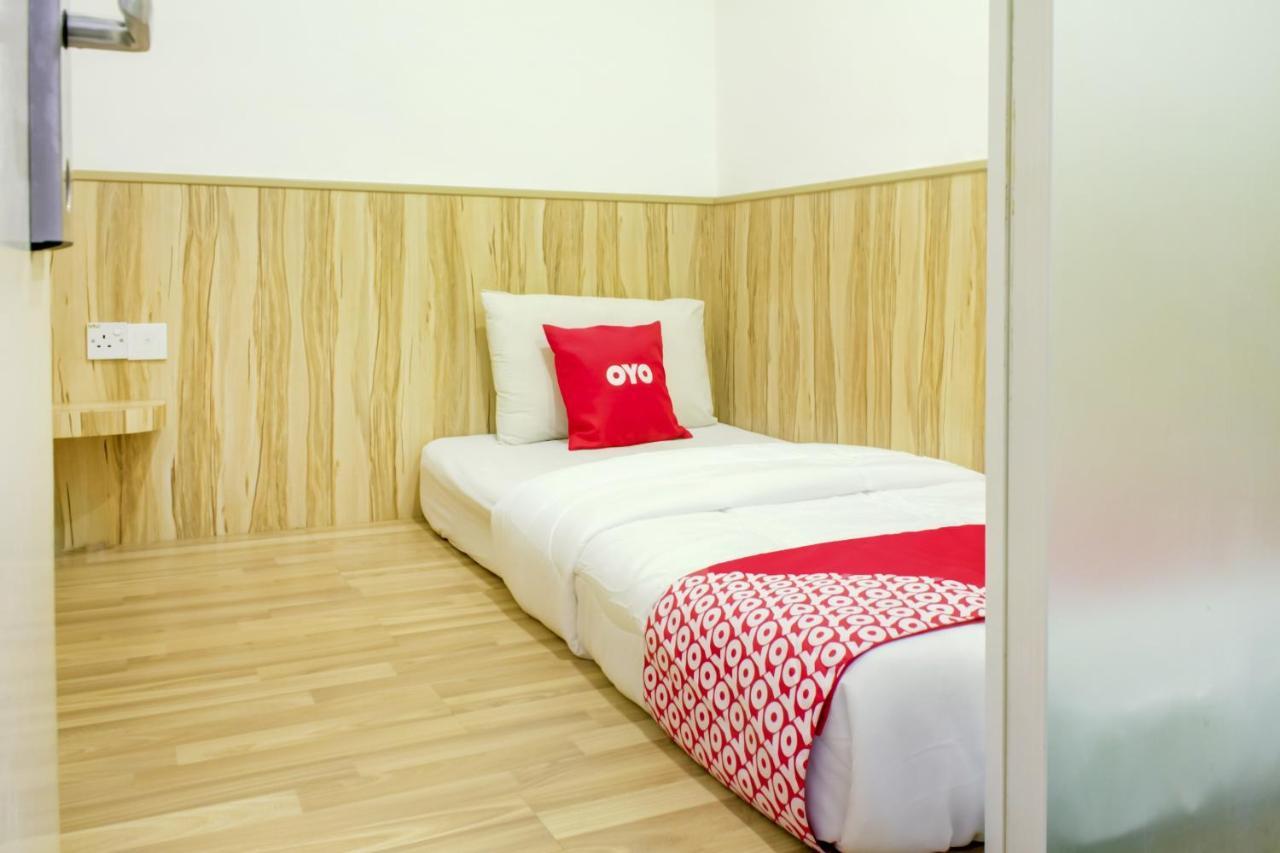 Oyo 90028 Ragula Hotel Johor Bahru Buitenkant foto