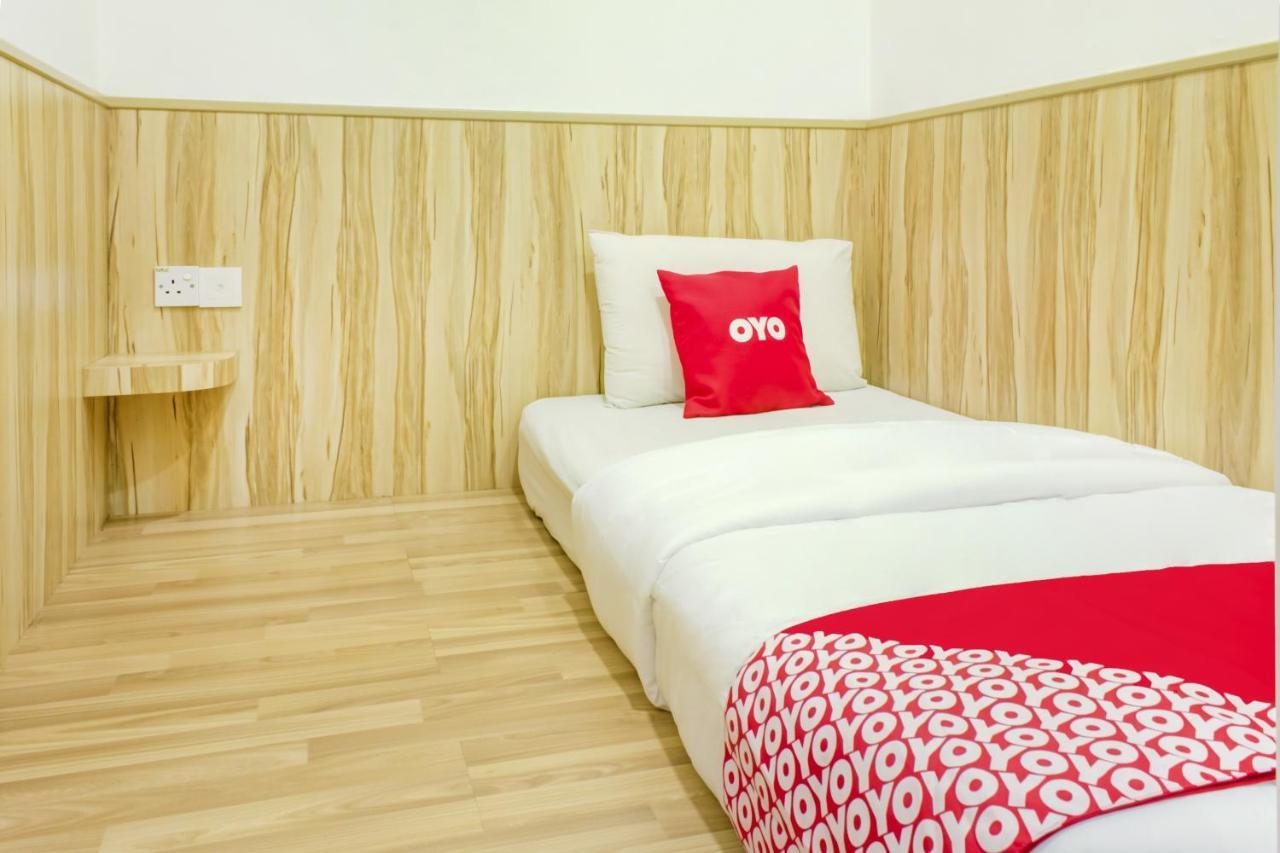 Oyo 90028 Ragula Hotel Johor Bahru Buitenkant foto