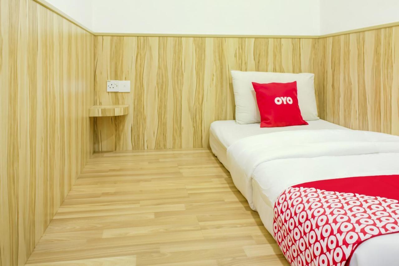 Oyo 90028 Ragula Hotel Johor Bahru Buitenkant foto