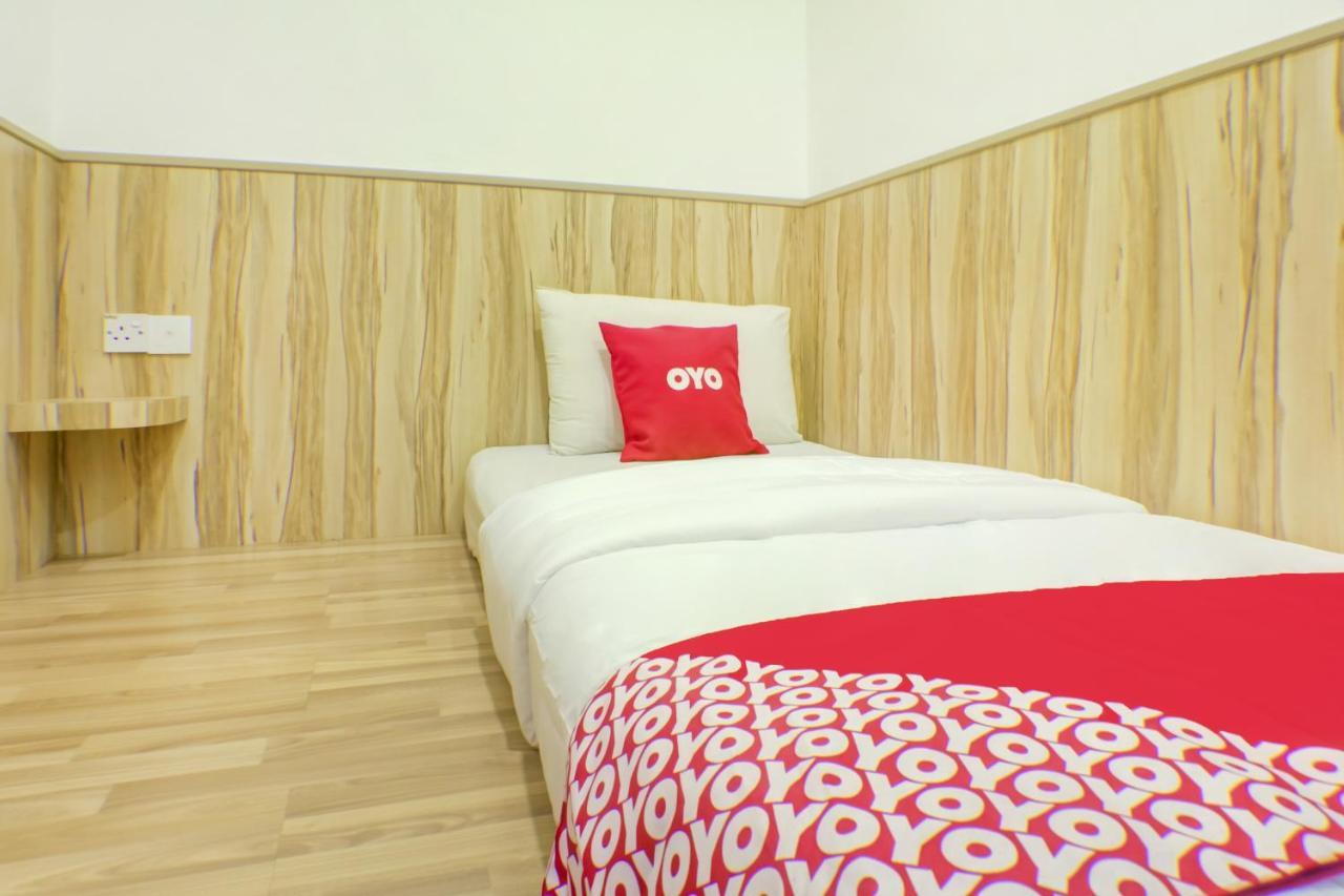 Oyo 90028 Ragula Hotel Johor Bahru Buitenkant foto