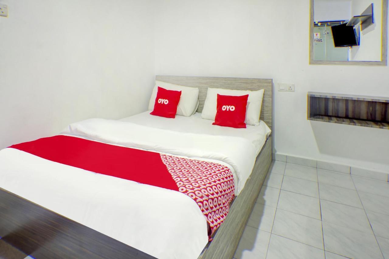Oyo 90028 Ragula Hotel Johor Bahru Buitenkant foto